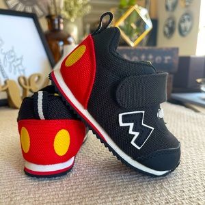 🌺SOLD🌺 Tokyo Disney Resort Mickey Mouse Toddler Sneakers (Size 6)